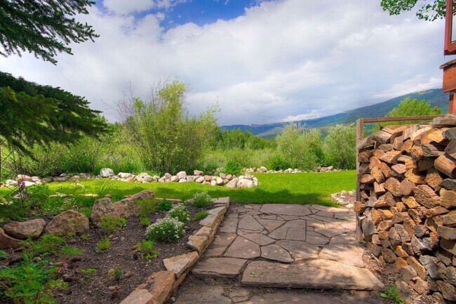 Building Photo - Home in Willowbrook for Rent