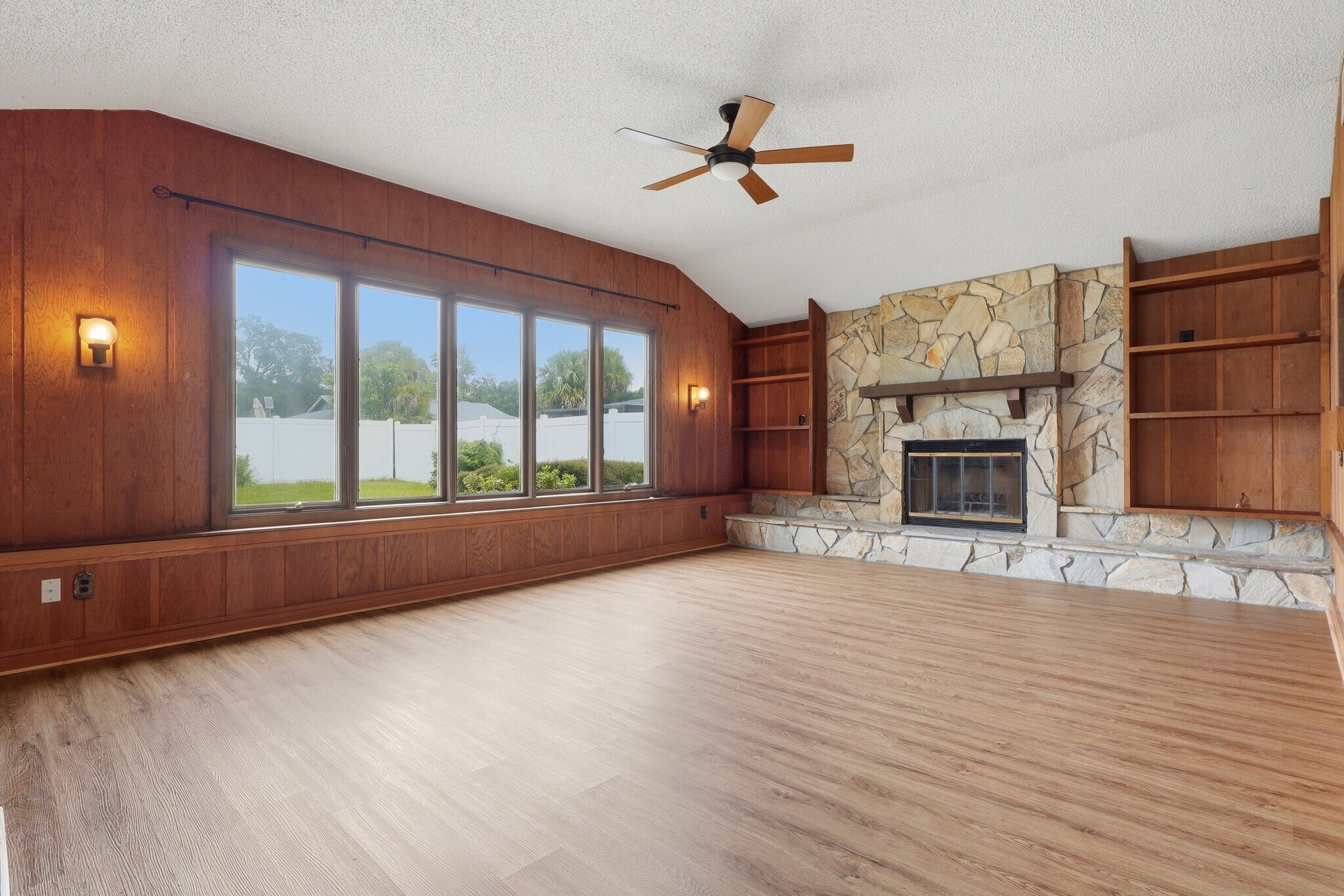 Building Photo - 14505 Farm Hills Pl
