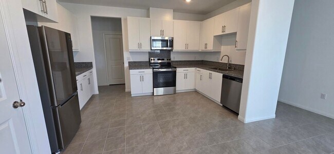 Building Photo - Welcome Home!!  Brand New Build Solar Rental in the Heart of Menifee!