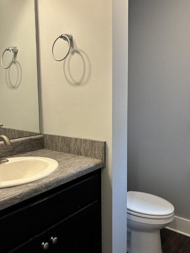 Building Photo - $500 Discount 1st month - 3 bedrooms/2.5 b...