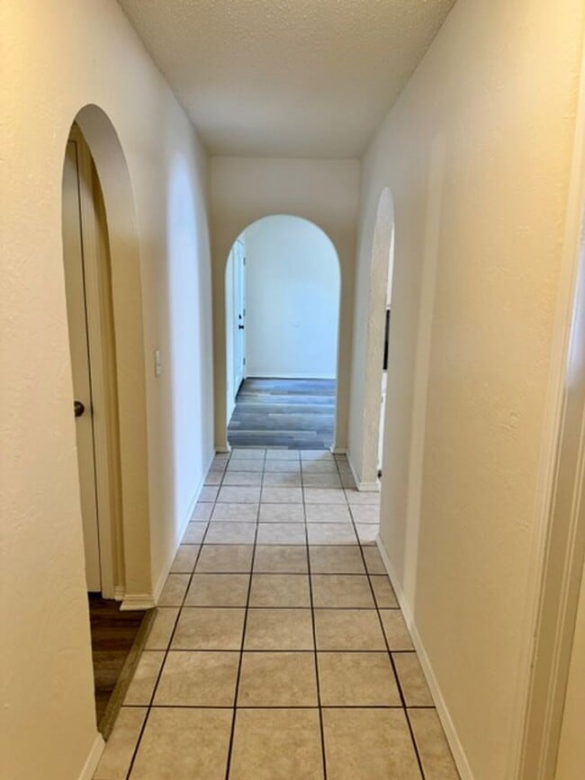 Building Photo - 3 bed 2 bath house now available for lease