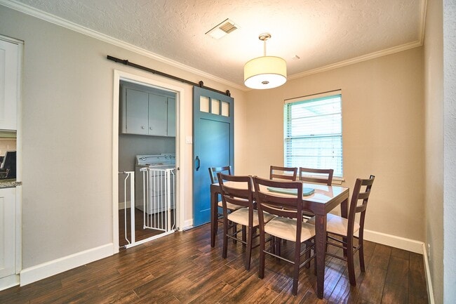 Building Photo - 5506 Dumfries Dr