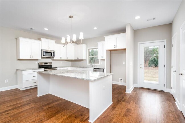 Building Photo - 3260 Academy Dr