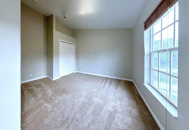 Building Photo - 8006 Thoroughbred Loop