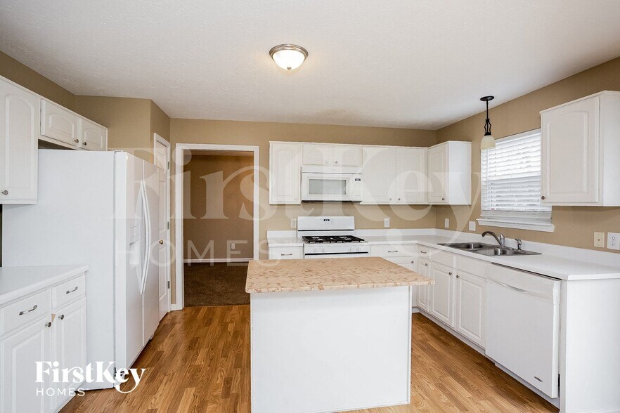 Building Photo - 11749 Gatwick View Dr