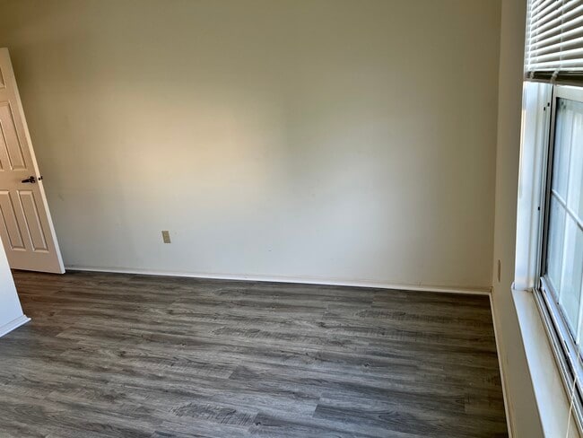 Building Photo - 2334 Raider Dr