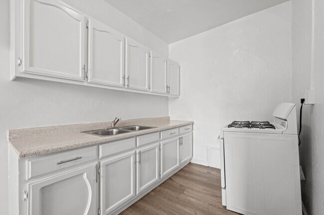 Building Photo - 751 Normandie Ave