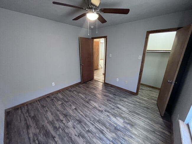 Building Photo - 10 Marie Ln