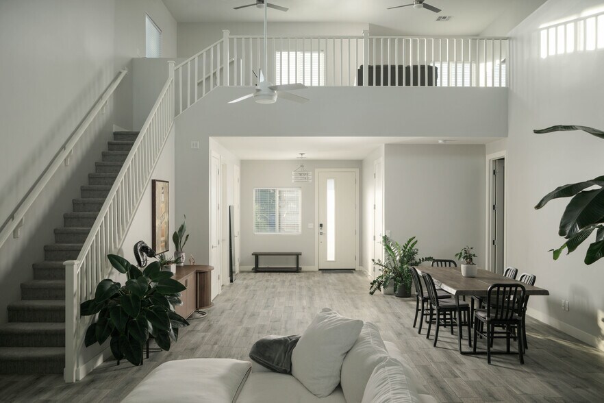 Building Photo - 2821 N 28th Pl