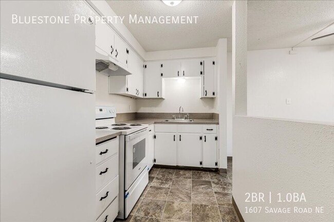 Building Photo - 1607 Savage Rd NE