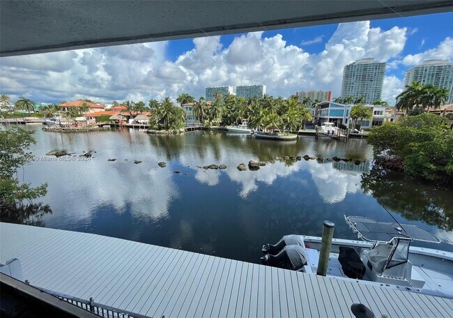Building Photo - 335 Poinciana Island Dr