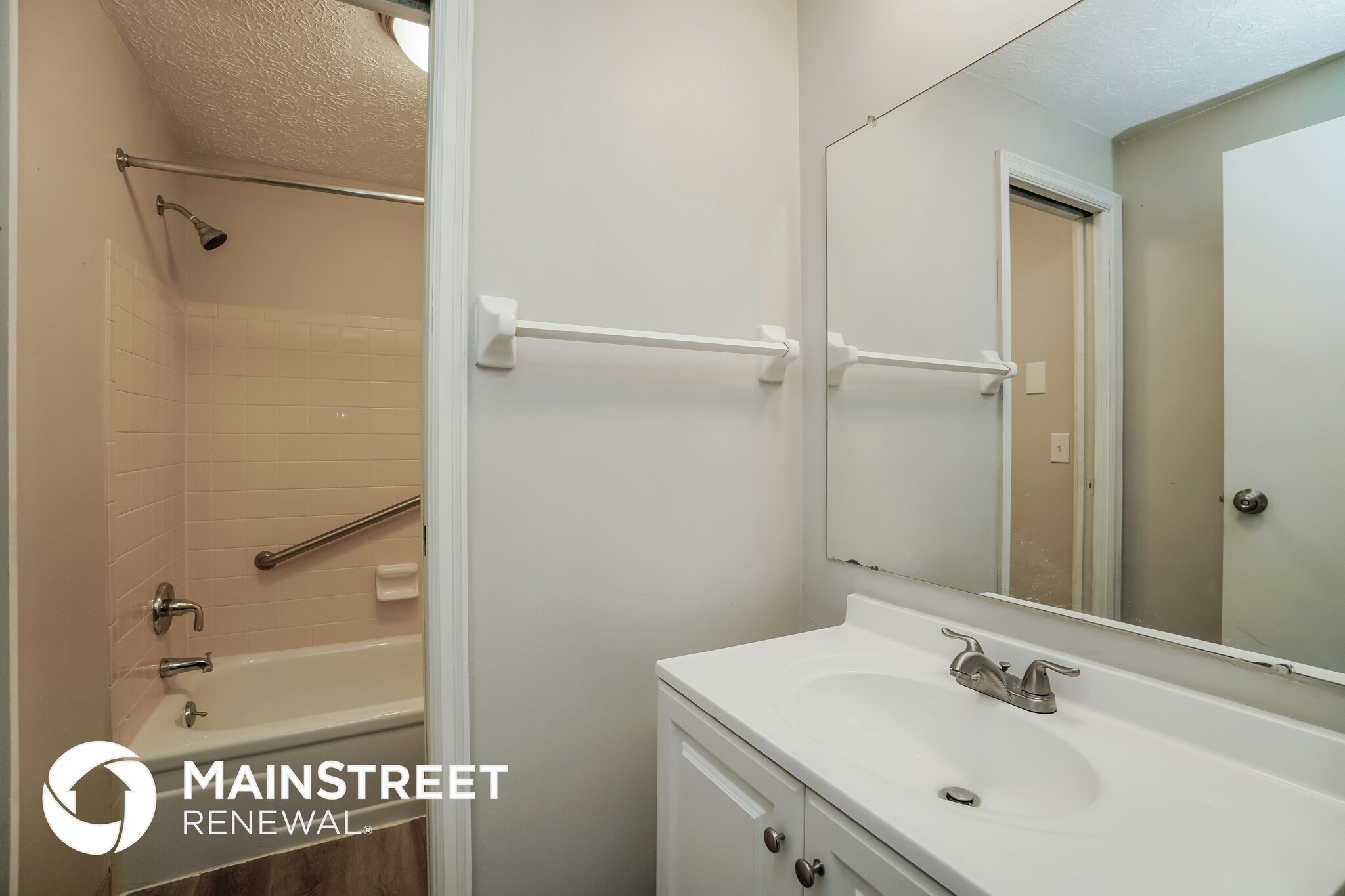 Building Photo - 2695 Kenview Rd S