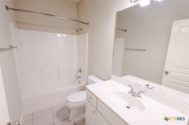 Building Photo - 605 Burleson St