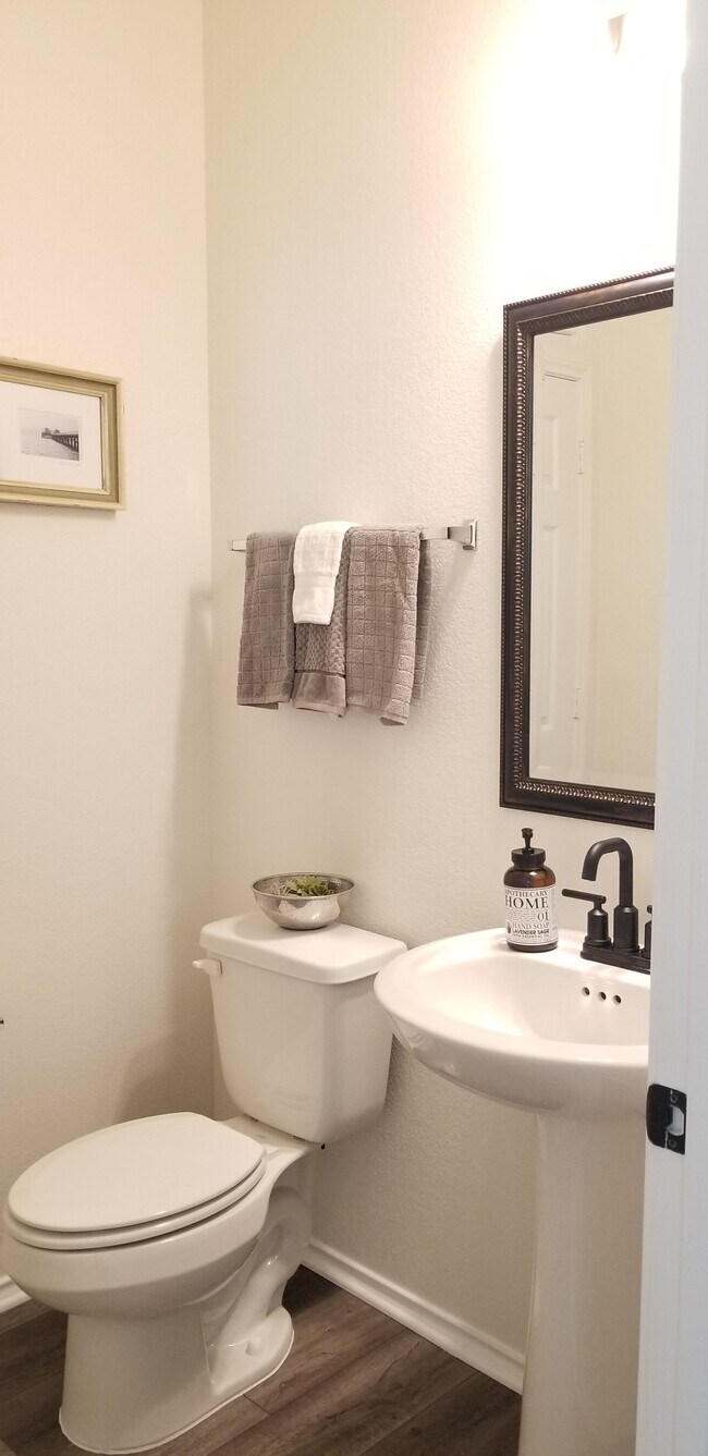 Building Photo - 6213 Albany Sleigh Dr