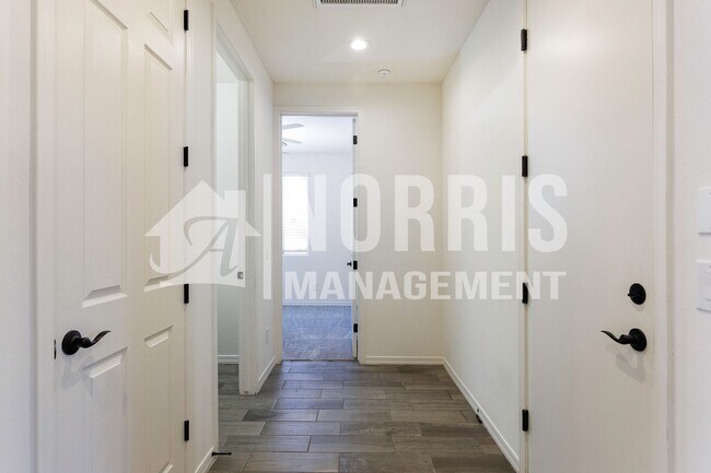 Building Photo - Beautiful Home in Villago