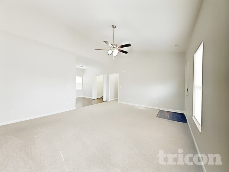 Building Photo - 2897 Shady Ln Ave