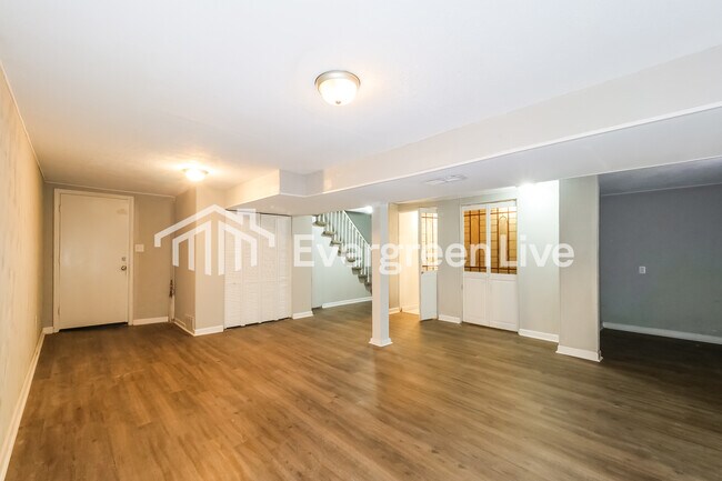 Building Photo - 1109 NE 9th St Terrace