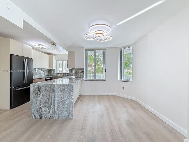 Building Photo - 5900 Collins Ave