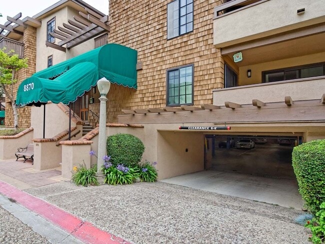 Building Photo - Water, Sewer, Trash Included! Fireplace, Washer, Dryer, 2 Assigned Parking, Garage, Open Floor Pl...