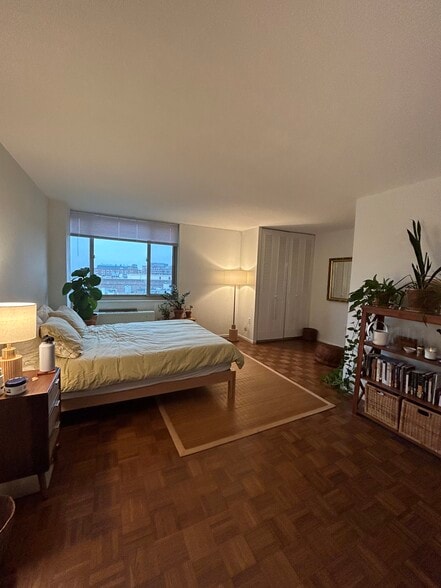 Bedroom 1 - 1 E University Pkwy