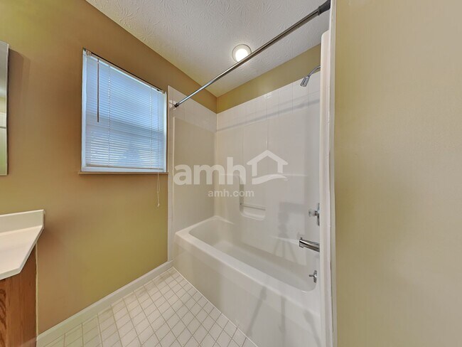 Building Photo - 123 Shaw Rd