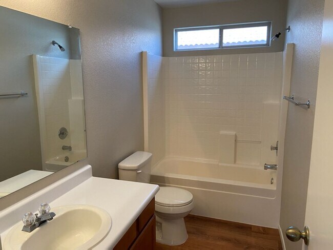 Building Photo - Cute and comfy North Phoenix (33rd Ave & D...