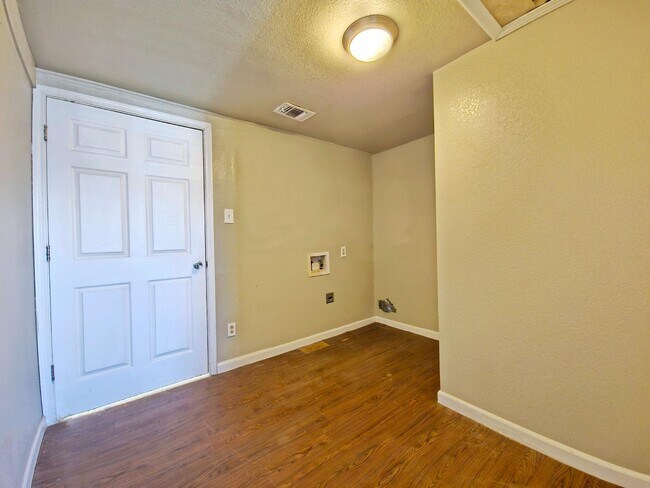 Building Photo - 2813 32nd St