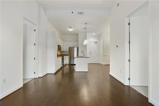 Building Photo - 711 Cosmopolitan Dr NE