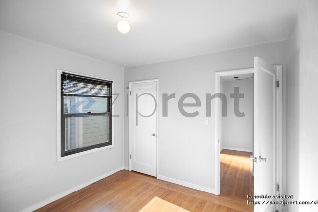 Building Photo - 903 61st St