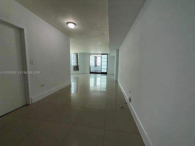 Building Photo - 801 Brickell Bay Dr