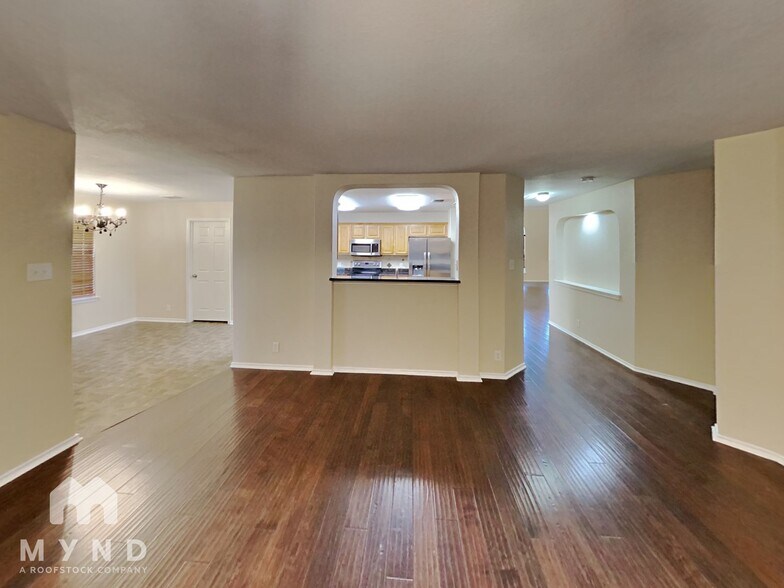 Building Photo - 8930 Wolff Vista