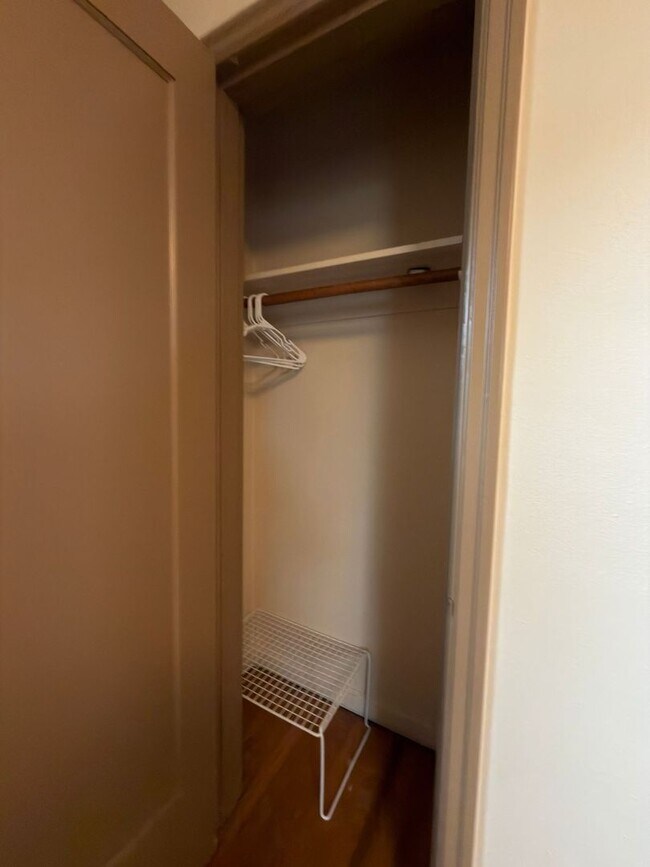 Building Photo - Modern Comfort Meets Classic Charm in South Tabor~ Fenced Backyard~ Garage~ Pets Welcome~ 94 Bike...