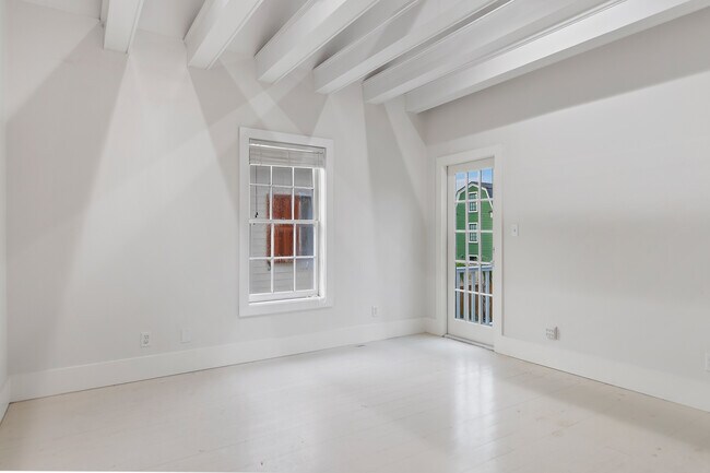 Building Photo - 32 Percy St