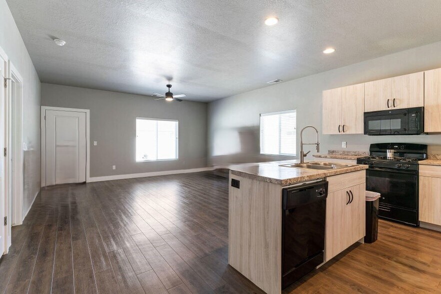 Building Photo - 1896 W Aaron Tippets Rd