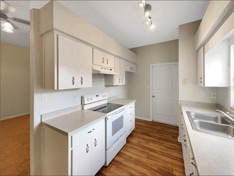 Building Photo - 920 Forrest Dr