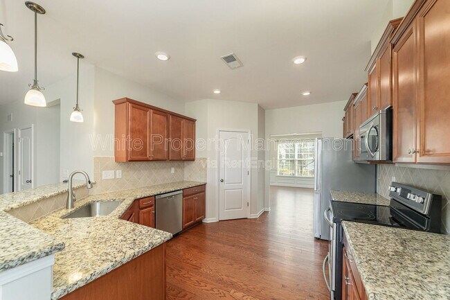 Building Photo - 7922 Kelburn Ln