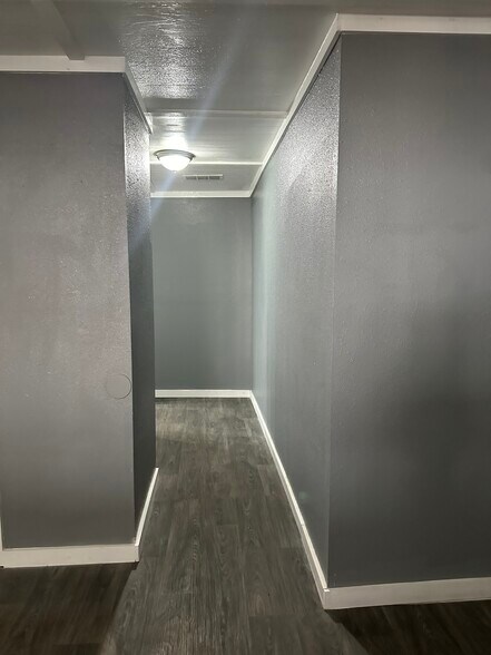 Building Photo - 311 Glamis Ave