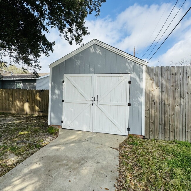 Building Photo - 1 Lutcher Circle A