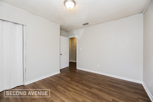 Building Photo - 4640 Suray Ave