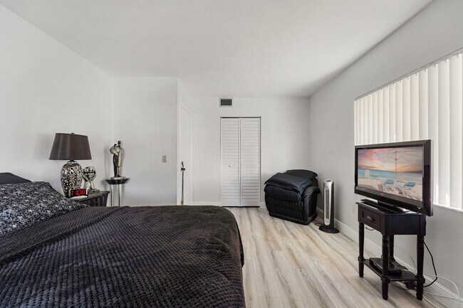 Building Photo - 3586 La Playas Ct