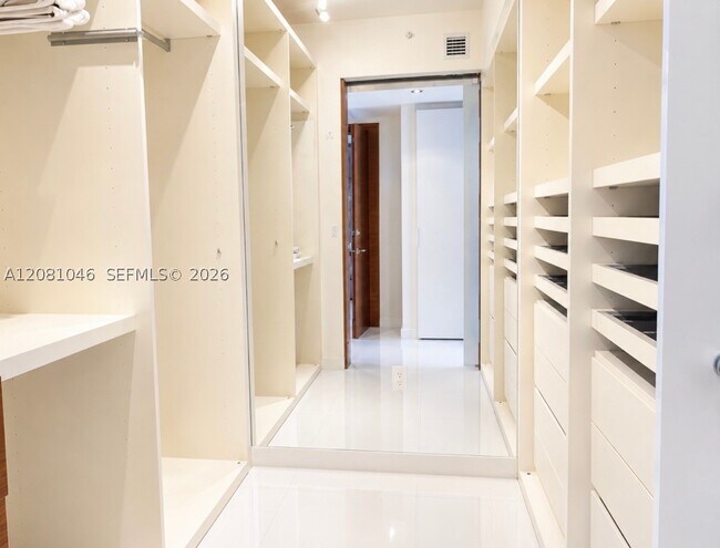 Building Photo - 17121 Collins Ave