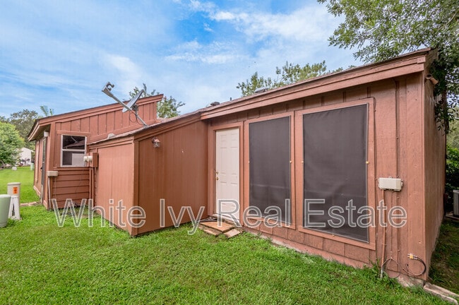 Building Photo - 76 Westwood Dr W