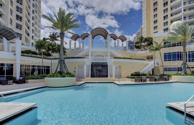 Building Photo - 808 Brickell Key Dr