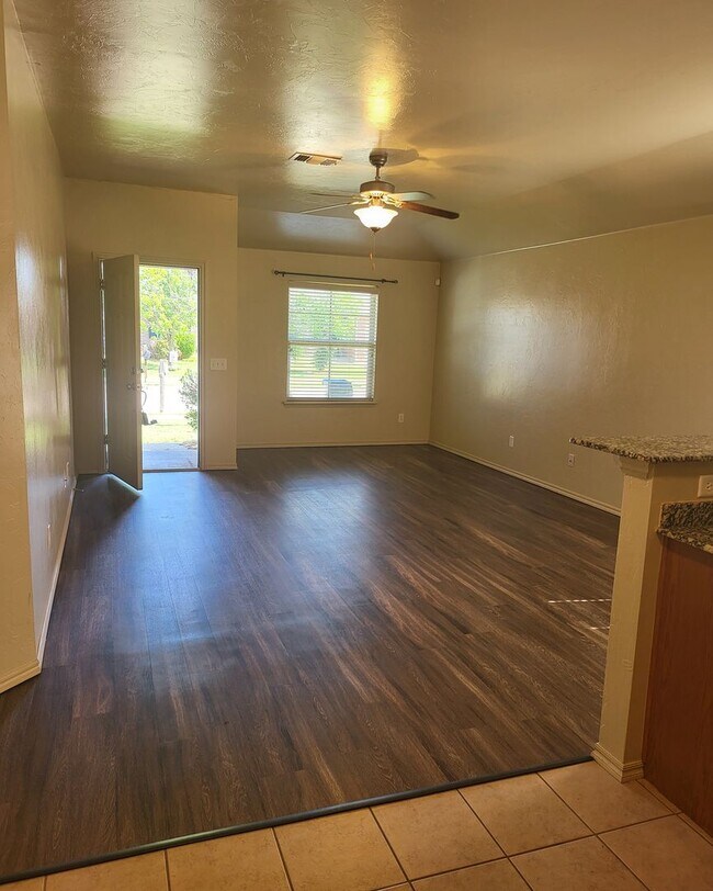 Building Photo - Welcome Home!!