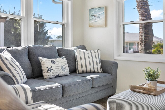 Building Photo - 217 Carol Pl