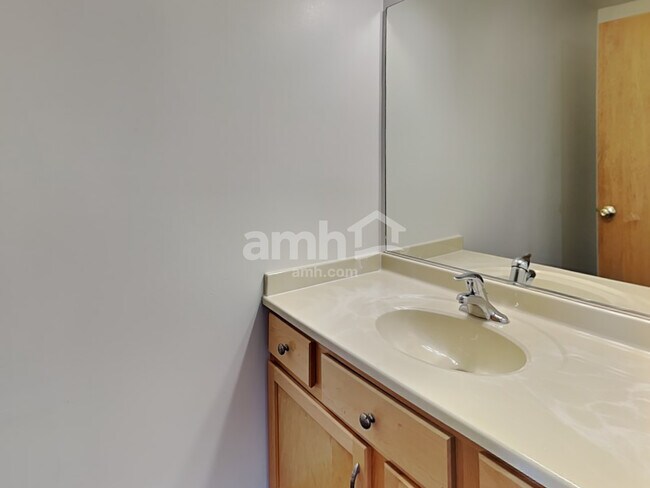 Building Photo - 1821 Eagle Dr