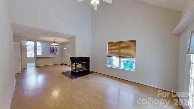 Building Photo - 8327 Southgate Commons Dr