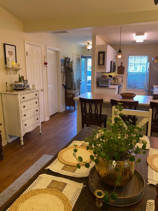 Building Photo - 401 Londonberry Dr