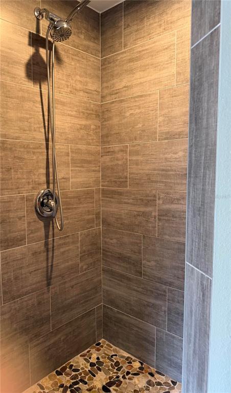 Building Photo - 13726 Meadowpark Ave