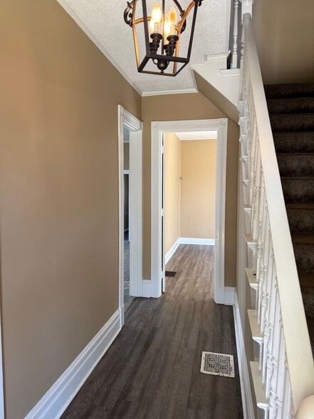 Building Photo - 415 S 13th St